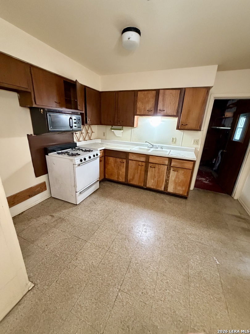 218 Brenda Drive Converse TX 78109