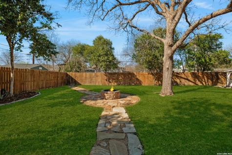 221 Seford Drive Terrell Hills TX 78209