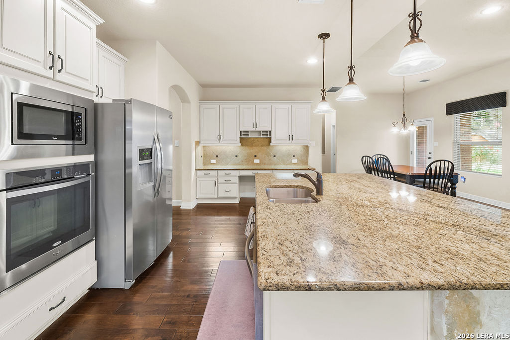 11304 Massive Mount Helotes TX 78023