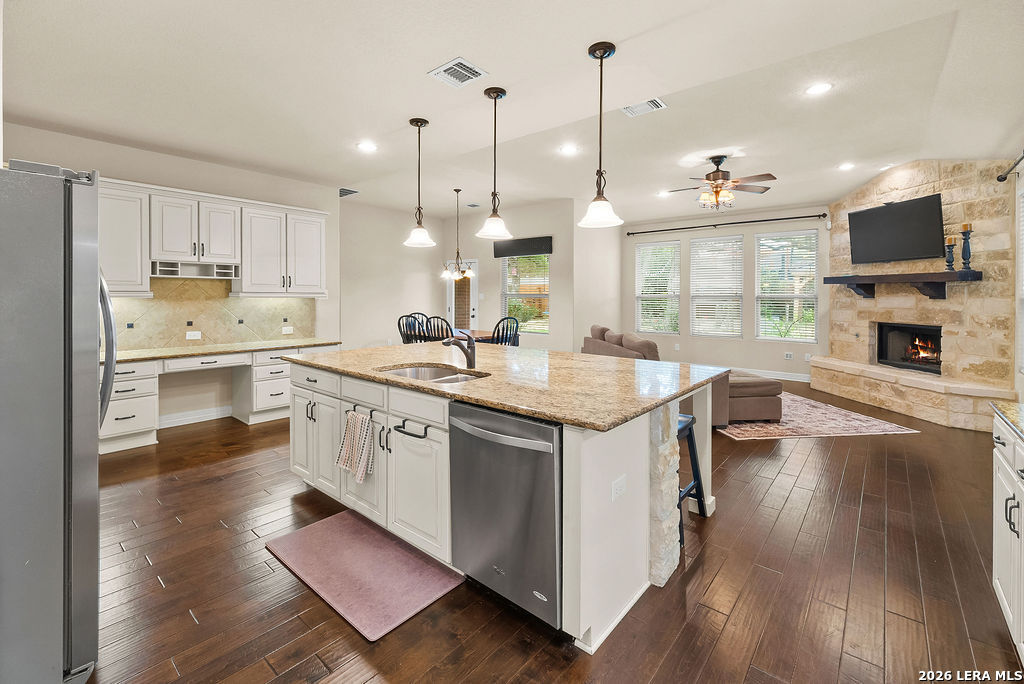 11304 Massive Mount Helotes TX 78023