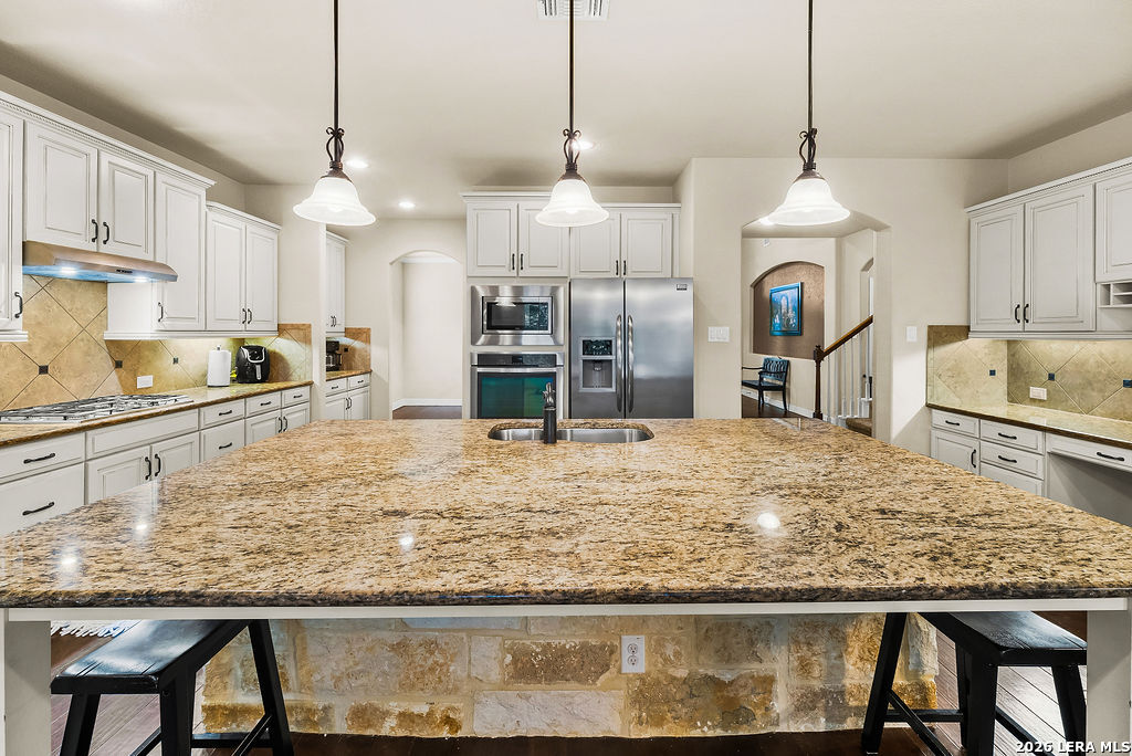 11304 Massive Mount Helotes TX 78023