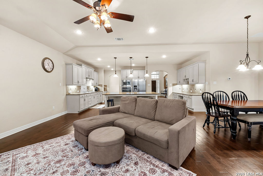 11304 Massive Mount Helotes TX 78023