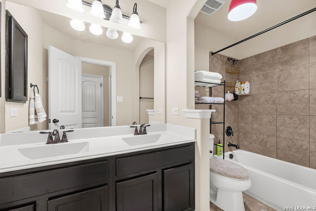 11304 Massive Mount Helotes TX 78023