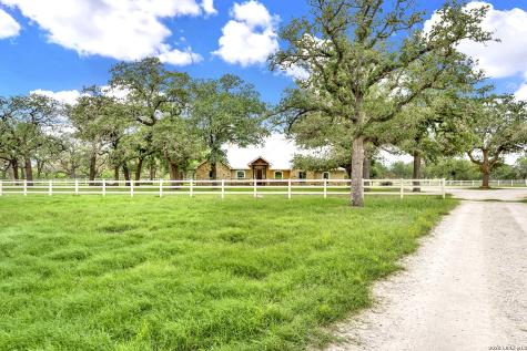 1224 Fm 3432 La Vernia TX 78101