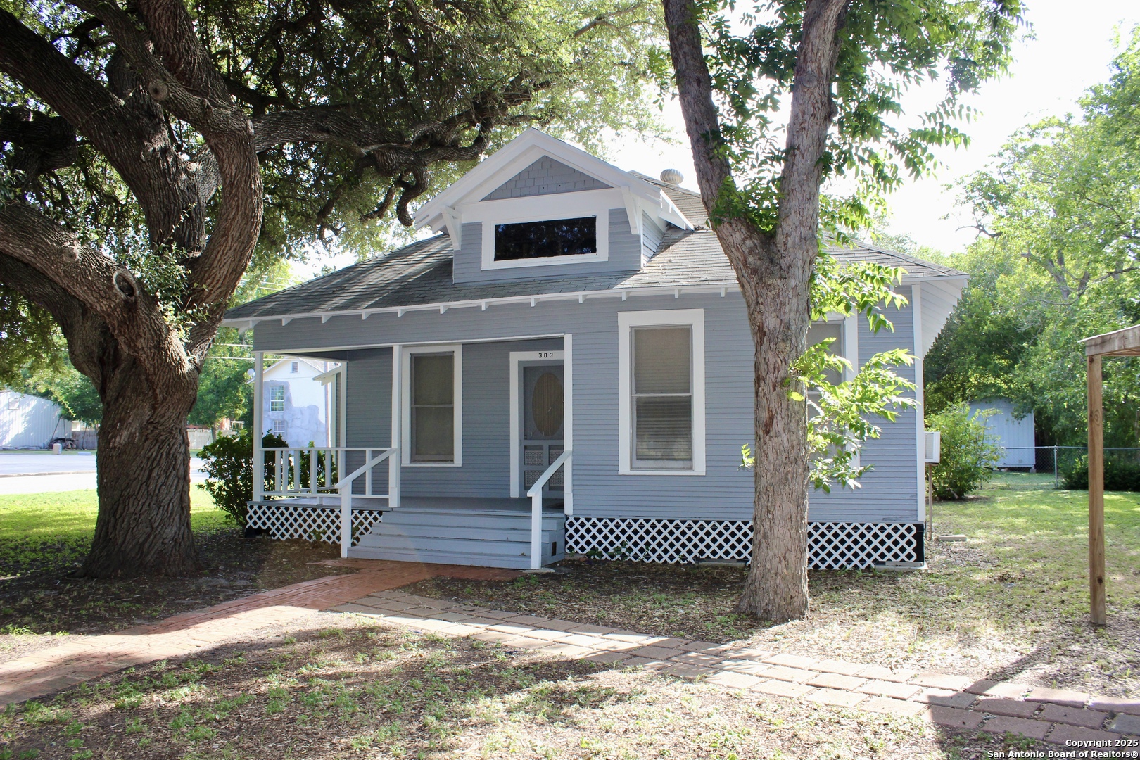 303 N 4th Street Kenedy TX 78119