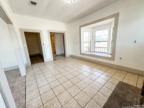 102 N Fort Brackettville TX 78832