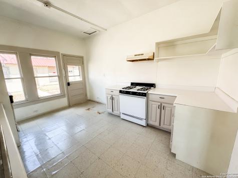 102 N Fort Brackettville TX 78832