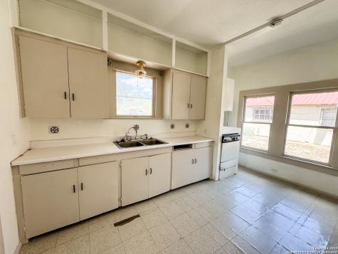 102 N Fort Brackettville TX 78832