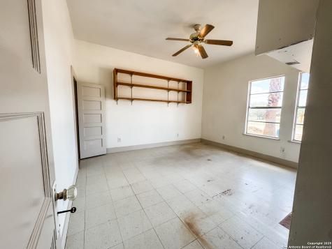 102 N Fort Brackettville TX 78832