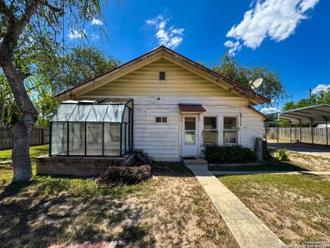 102 N Fort Brackettville TX 78832
