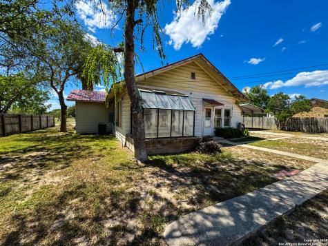 102 N Fort Brackettville TX 78832