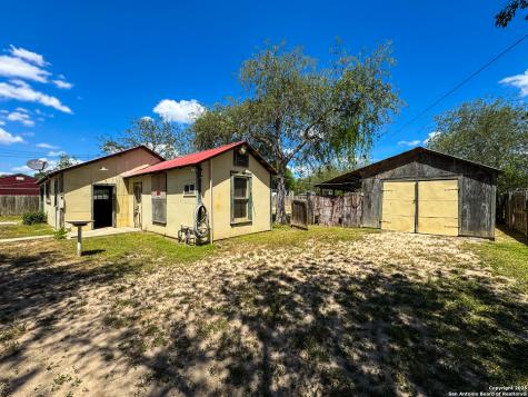 102 N Fort Brackettville TX 78832