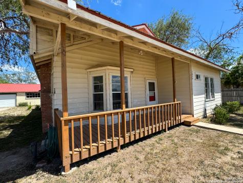 102 N Fort Brackettville TX 78832