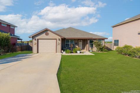 522 Indian Crossing Jourdanton TX 78026