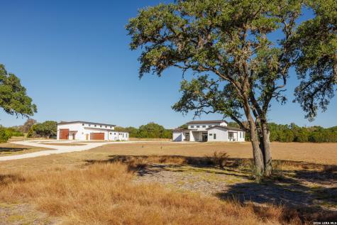 925 Clearwater Canyon Bandera TX 78003
