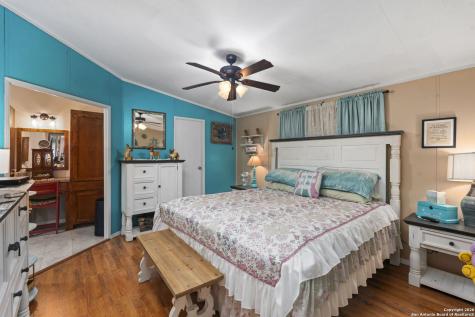 166 Elm Shore Lakehills TX 78063