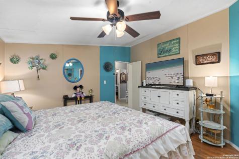 166 Elm Shore Lakehills TX 78063