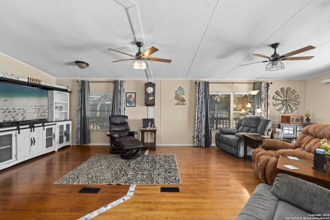 166 Elm Shore Lakehills TX 78063