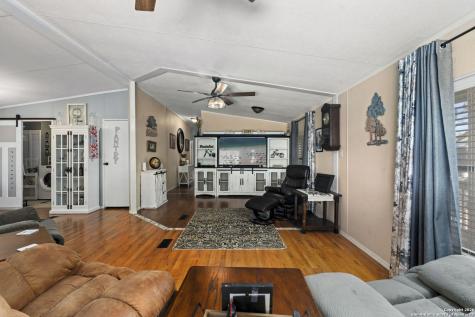 166 Elm Shore Lakehills TX 78063