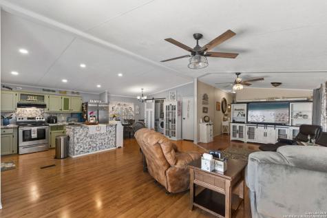 166 Elm Shore Lakehills TX 78063