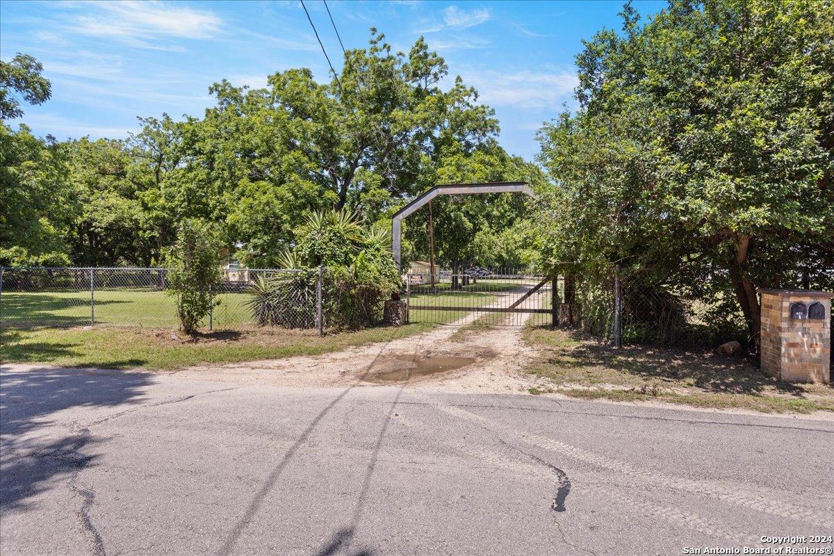 850 NE Ewelling Lane New Braunfels TX 78130