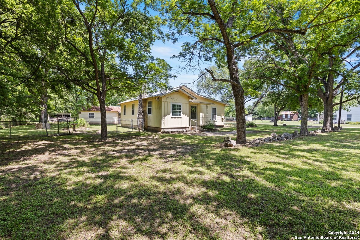 850 NE Ewelling Lane New Braunfels TX 78130