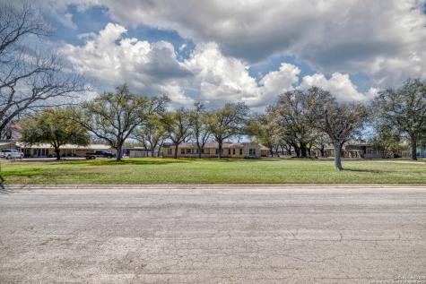 929 Black Street Uvalde TX 78801