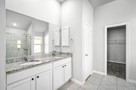 1117 Amber Lake Seguin TX 78155
