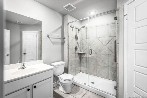 1117 Amber Lake Seguin TX 78155