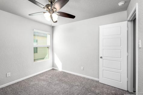 1117 Amber Lake Seguin TX 78155