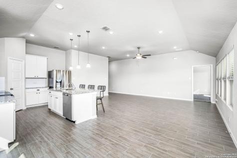 1117 Amber Lake Seguin TX 78155