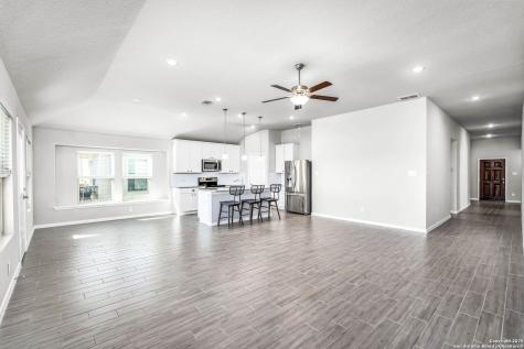 1117 Amber Lake Seguin TX 78155