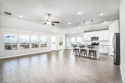 1117 Amber Lake Seguin TX 78155