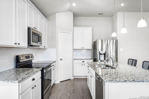 1117 Amber Lake Seguin TX 78155