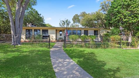 1049 Ivy Lane Terrell Hills TX 78209
