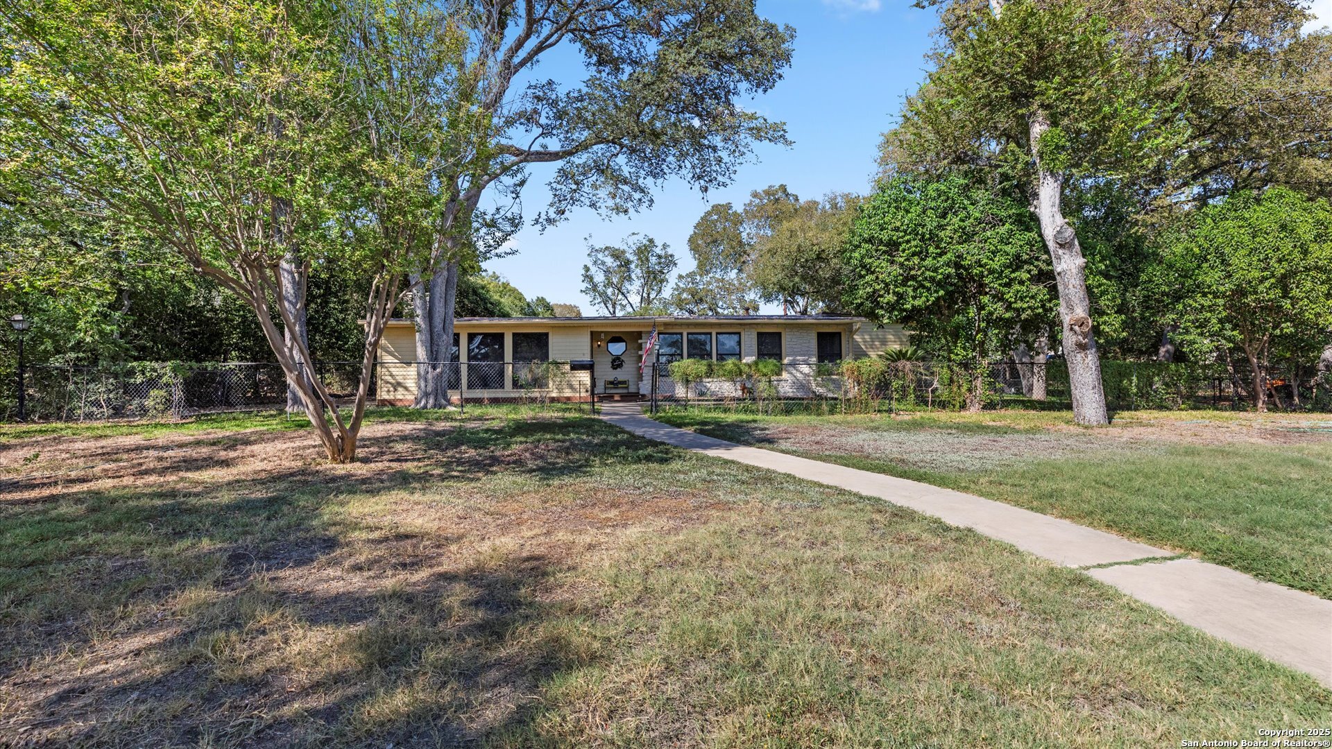 1049 Ivy Lane Terrell Hills TX 78209