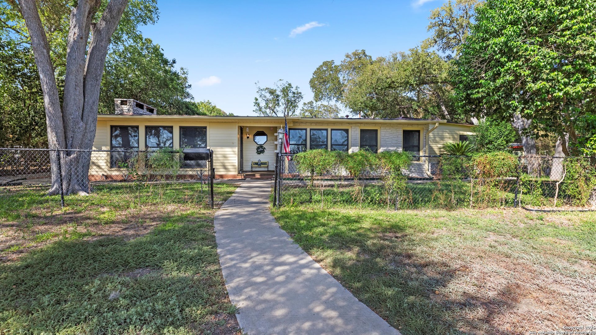 1049 Ivy Lane Terrell Hills TX 78209