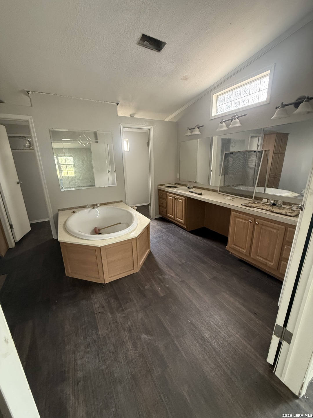 129 Oak Shadow Floresville TX 78114