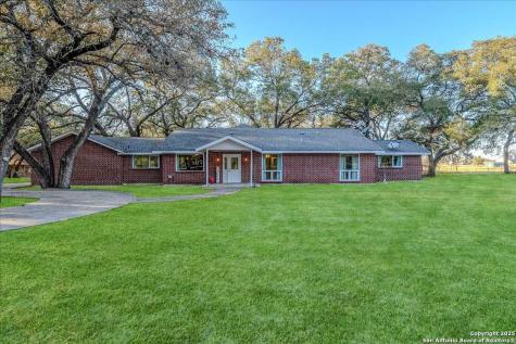 241 Shamrock Drive Floresville TX 78114