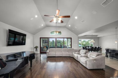 1344 Bordeaux Lane New Braunfels TX 78132