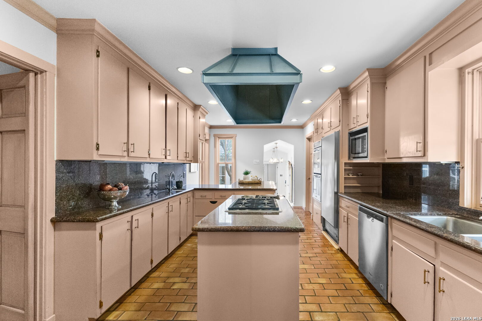 140 W Fair Oaks Place San Antonio TX 78209