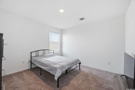 124 Maverick Cove Pleasanton TX 78064