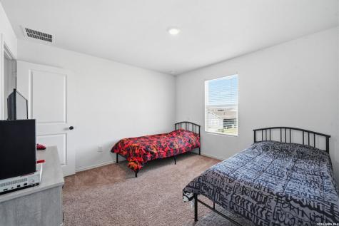 124 Maverick Cove Pleasanton TX 78064