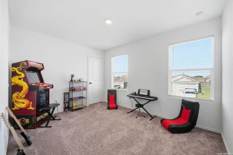 124 Maverick Cove Pleasanton TX 78064