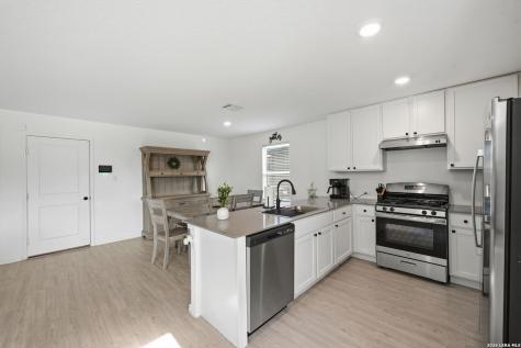 124 Maverick Cove Pleasanton TX 78064