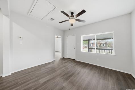 1325 W Mariposa San Antonio TX 78201
