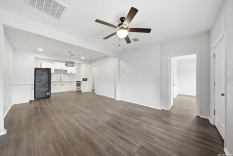 1325 W Mariposa San Antonio TX 78201