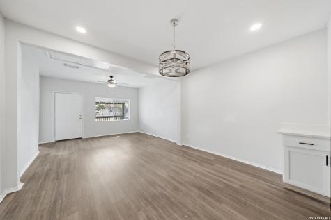 1325 W Mariposa San Antonio TX 78201