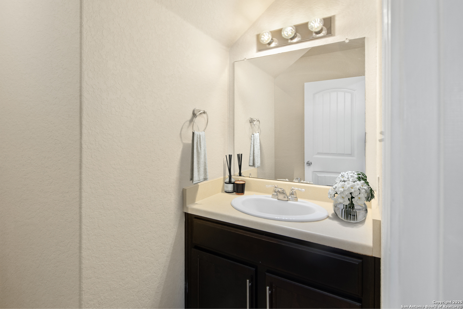 1607 Tree Run San Antonio TX 78245