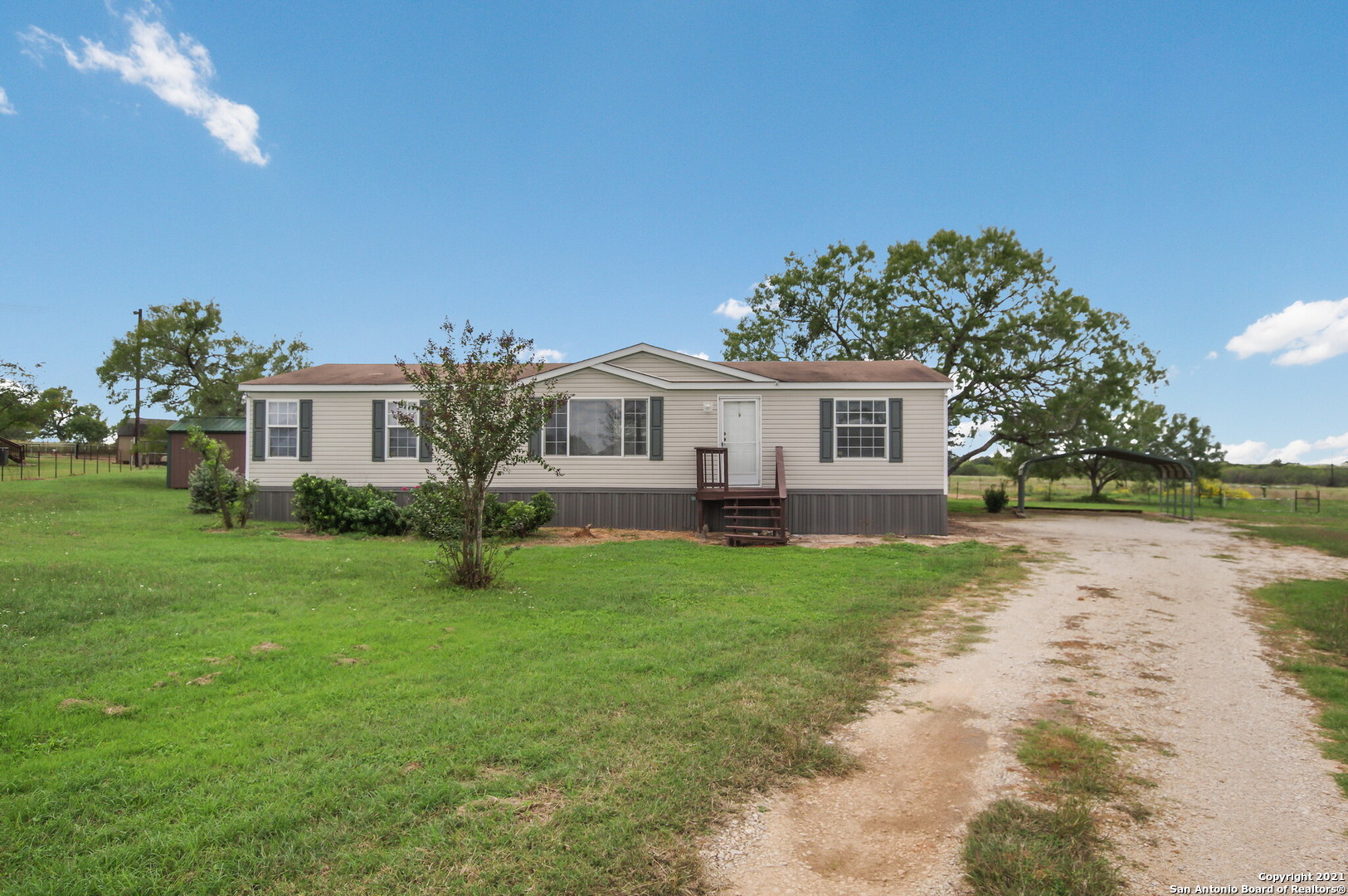 407 Homecrest Drive La Vernia TX 78121